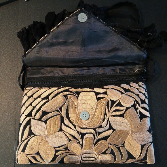 Black and Gold Envelope Clutch Purse Bag with Black‎ Cotton Tassels NWOT! - Picture 4 of 7